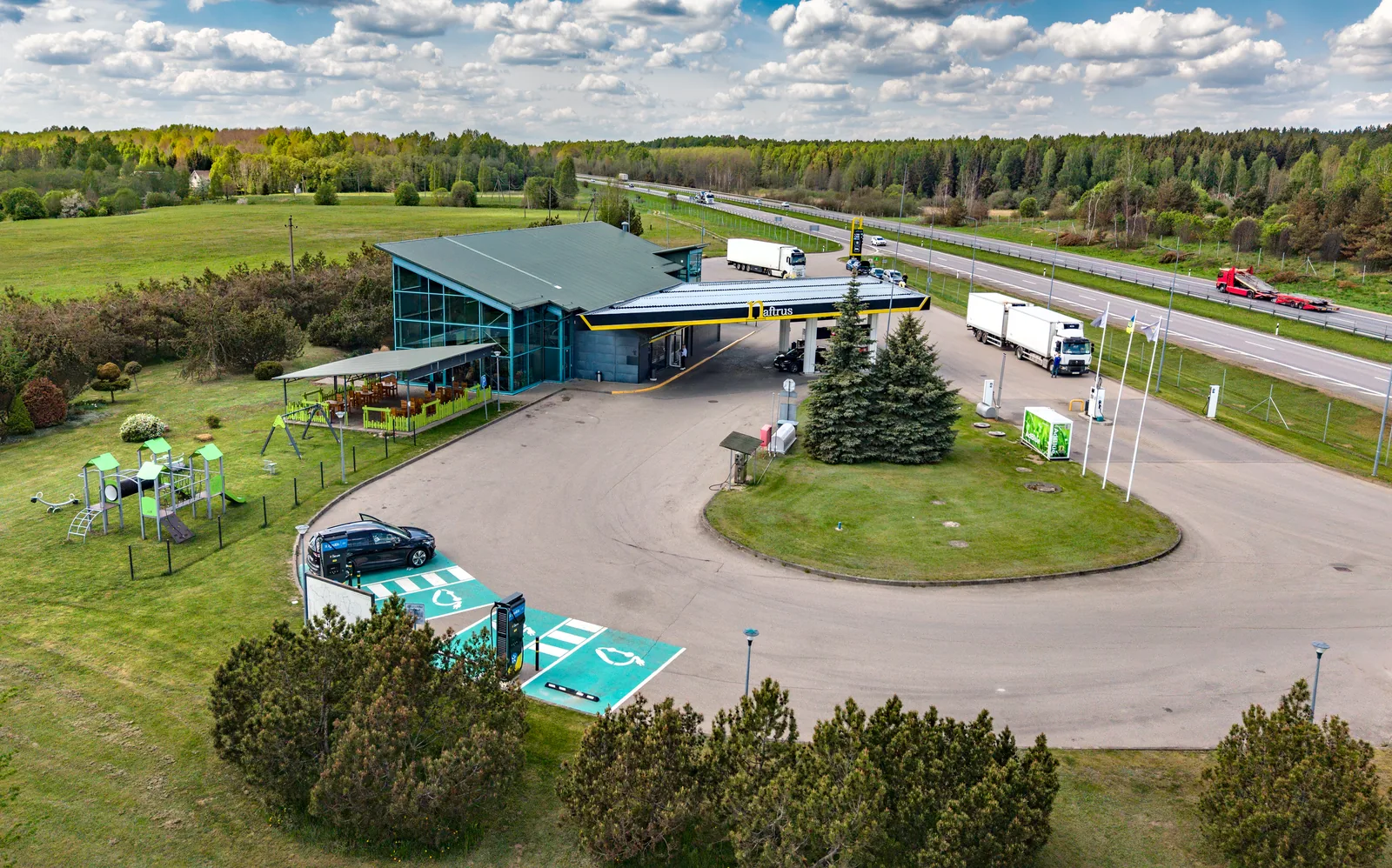 Naftrus degalinė ir kavinė (magistralė A1, Yliai)